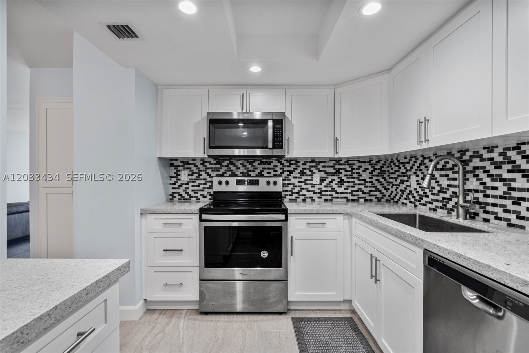TOWERS OF QUAYSIDE CONDO - Residential