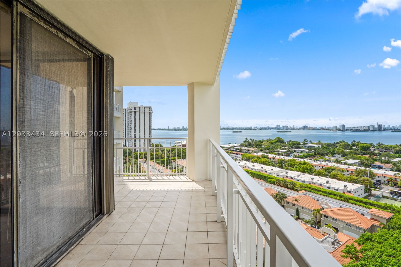 TOWERS OF QUAYSIDE CONDO - Residential