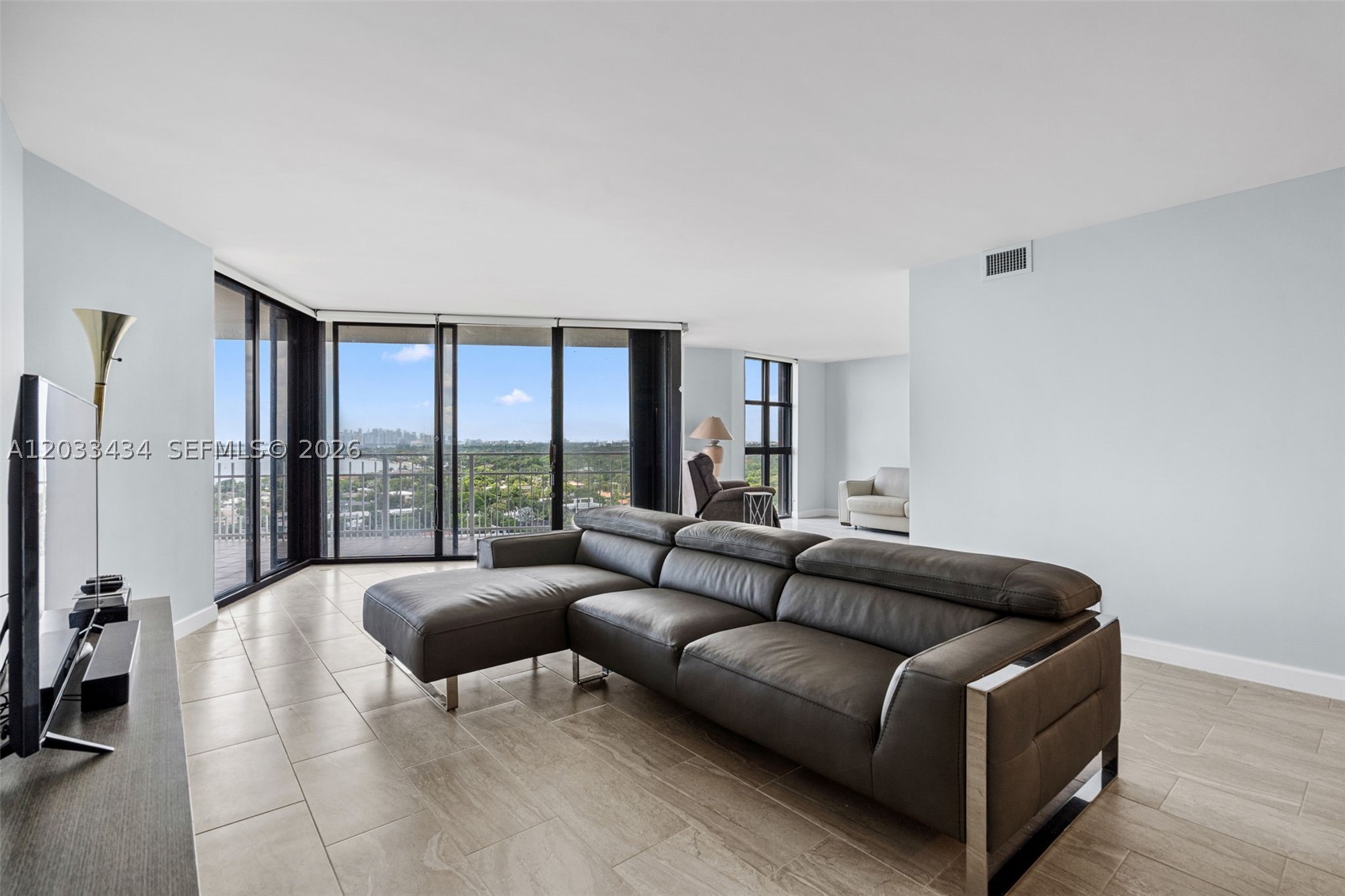 TOWERS OF QUAYSIDE CONDO - Residential
