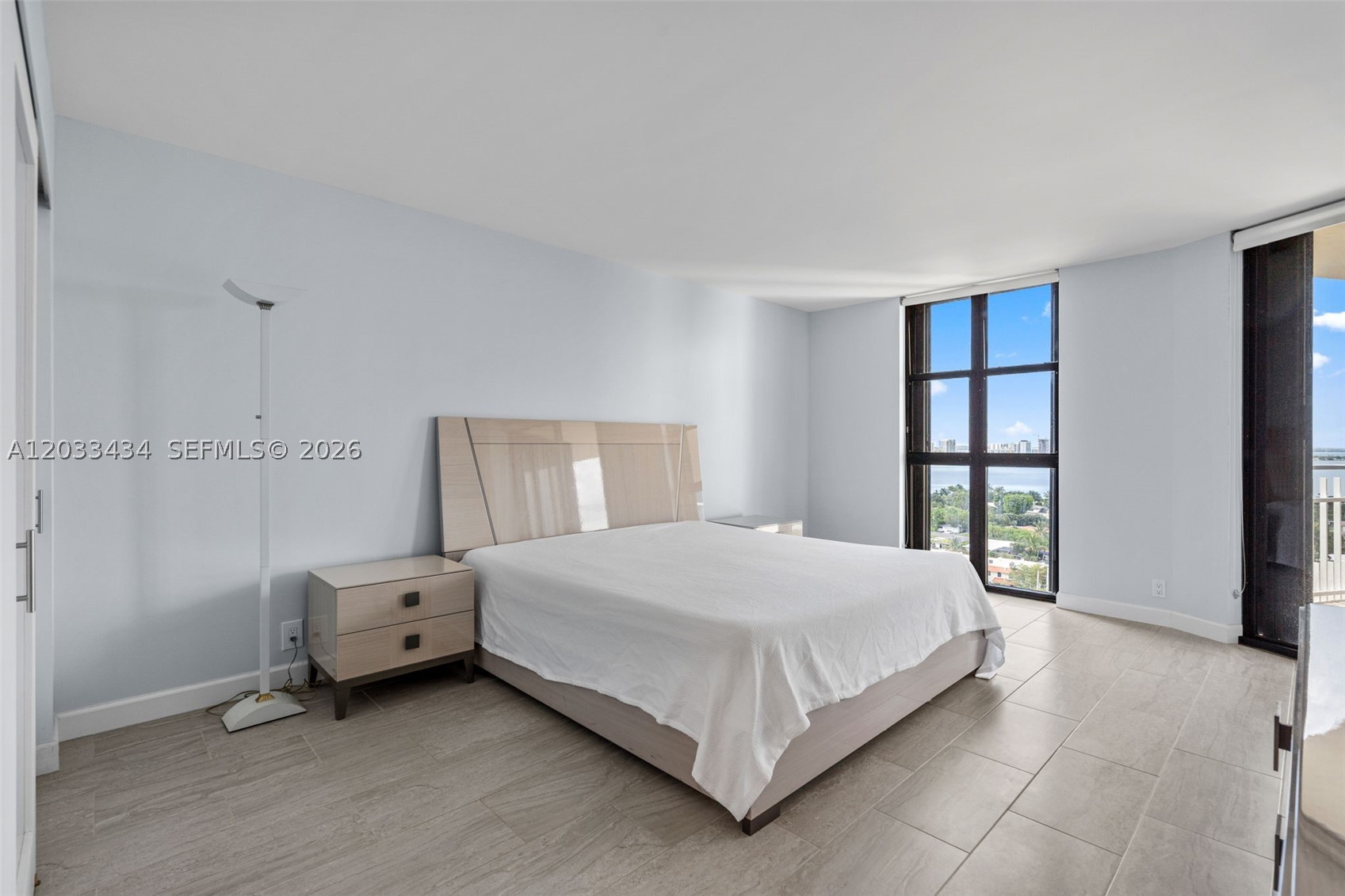 TOWERS OF QUAYSIDE CONDO - Residential