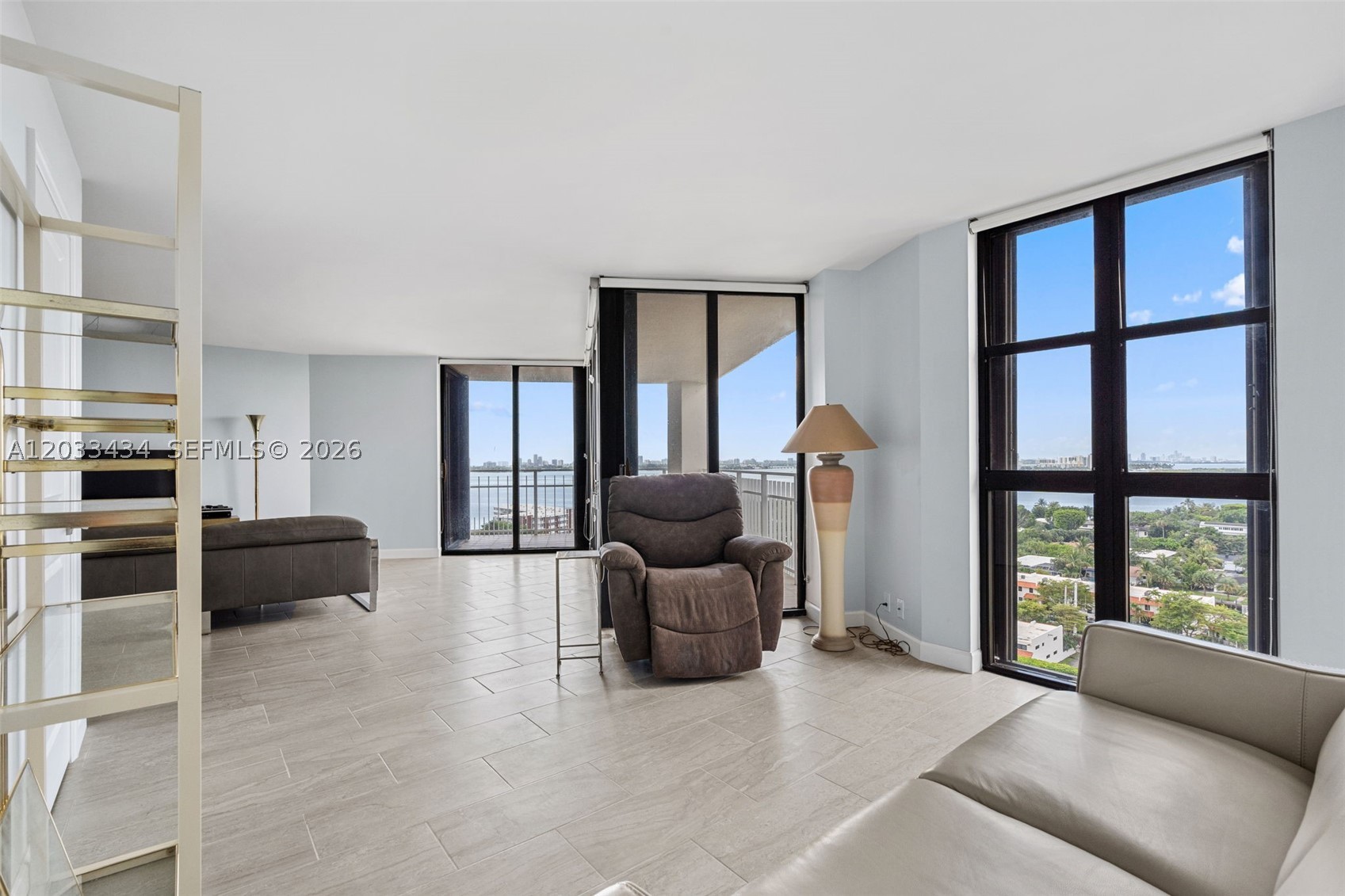 TOWERS OF QUAYSIDE CONDO - Residential