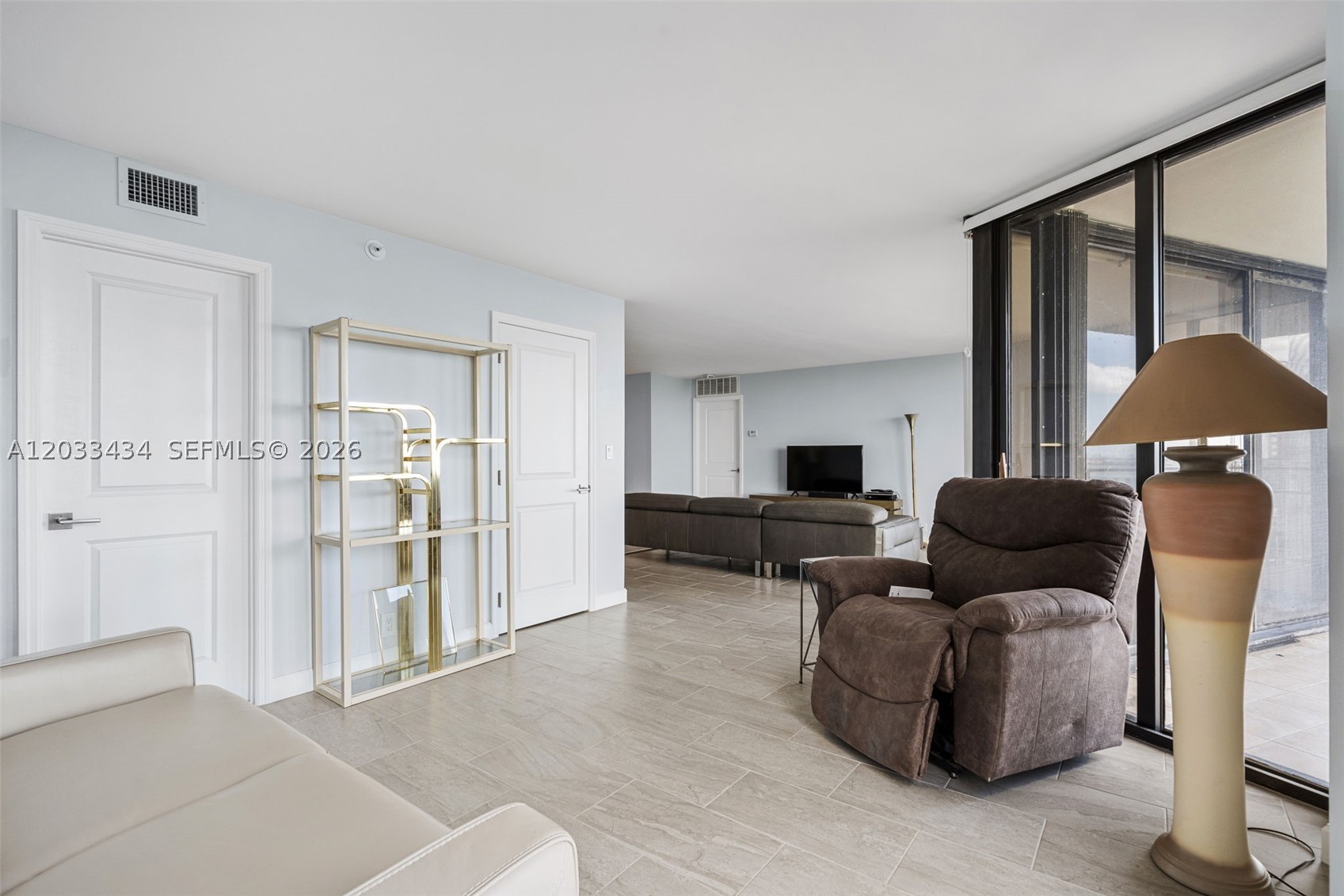 TOWERS OF QUAYSIDE CONDO - Residential