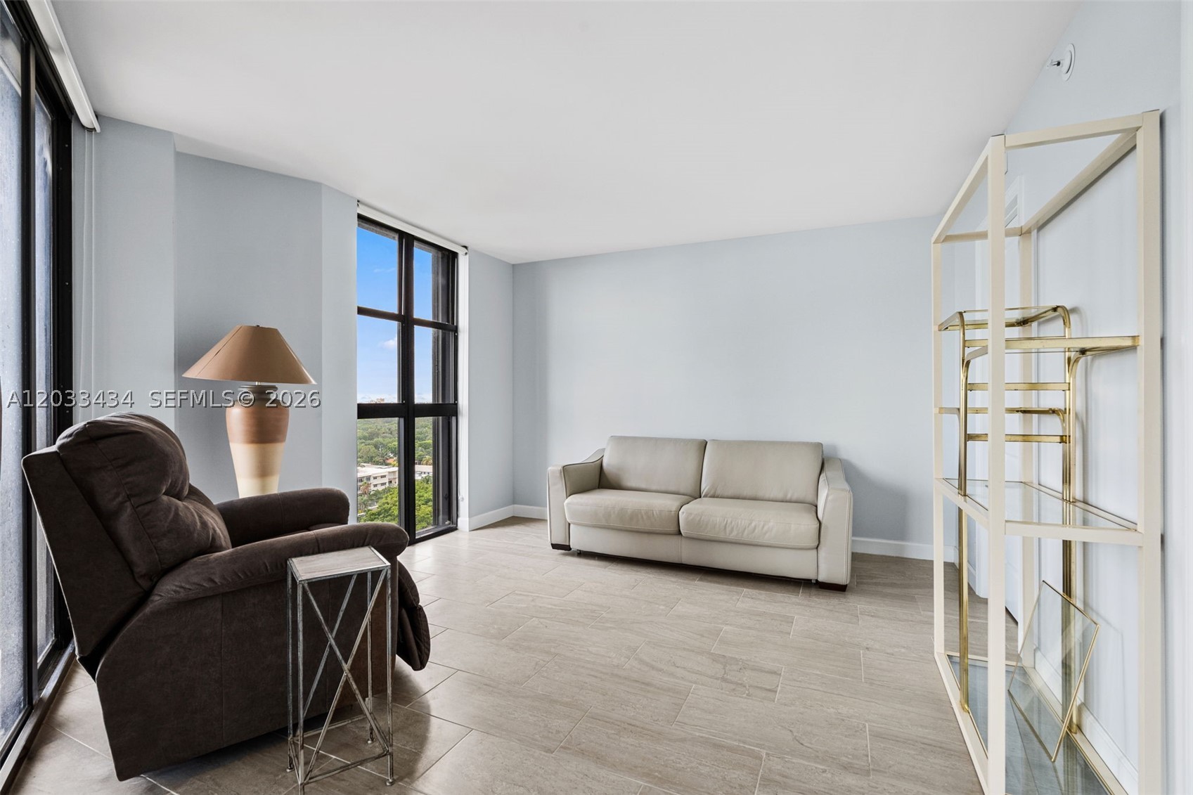 TOWERS OF QUAYSIDE CONDO - Residential