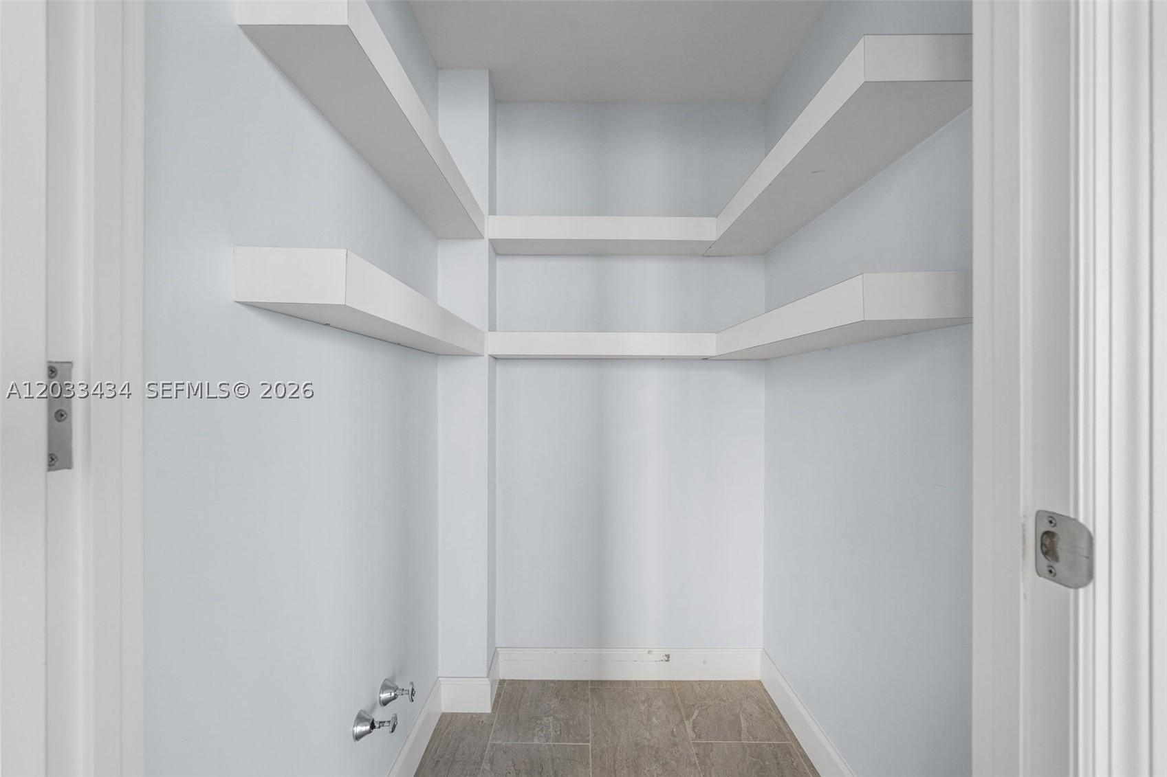 TOWERS OF QUAYSIDE CONDO - Residential