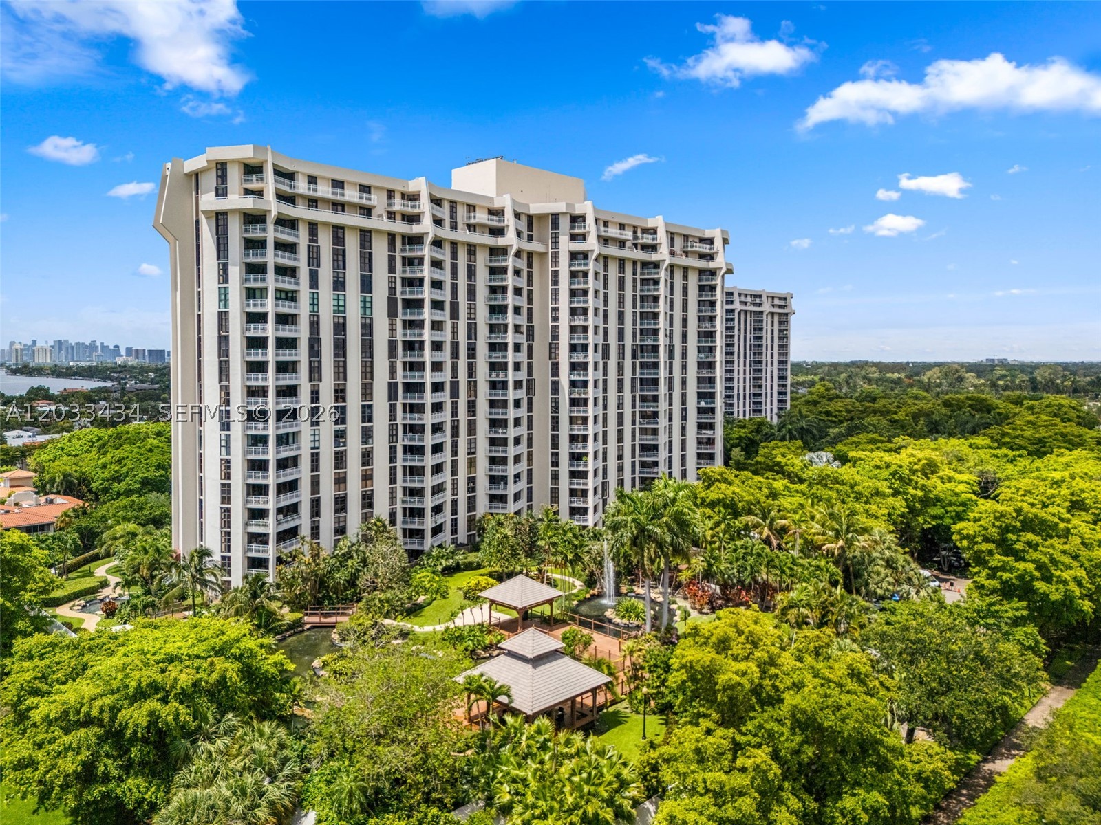 TOWERS OF QUAYSIDE CONDO - Residential
