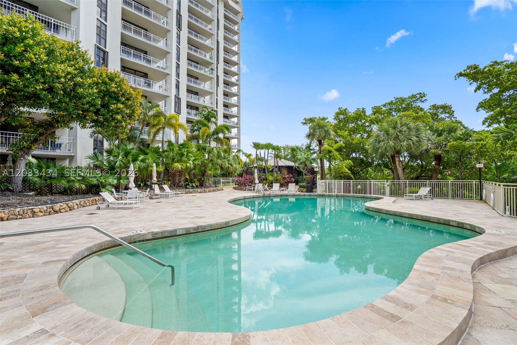 TOWERS OF QUAYSIDE CONDO - Residential