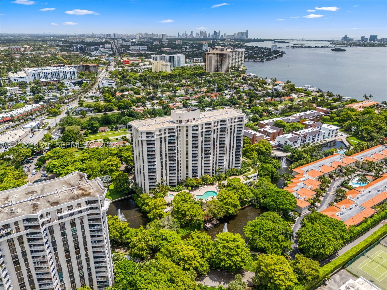 TOWERS OF QUAYSIDE CONDO - Residential