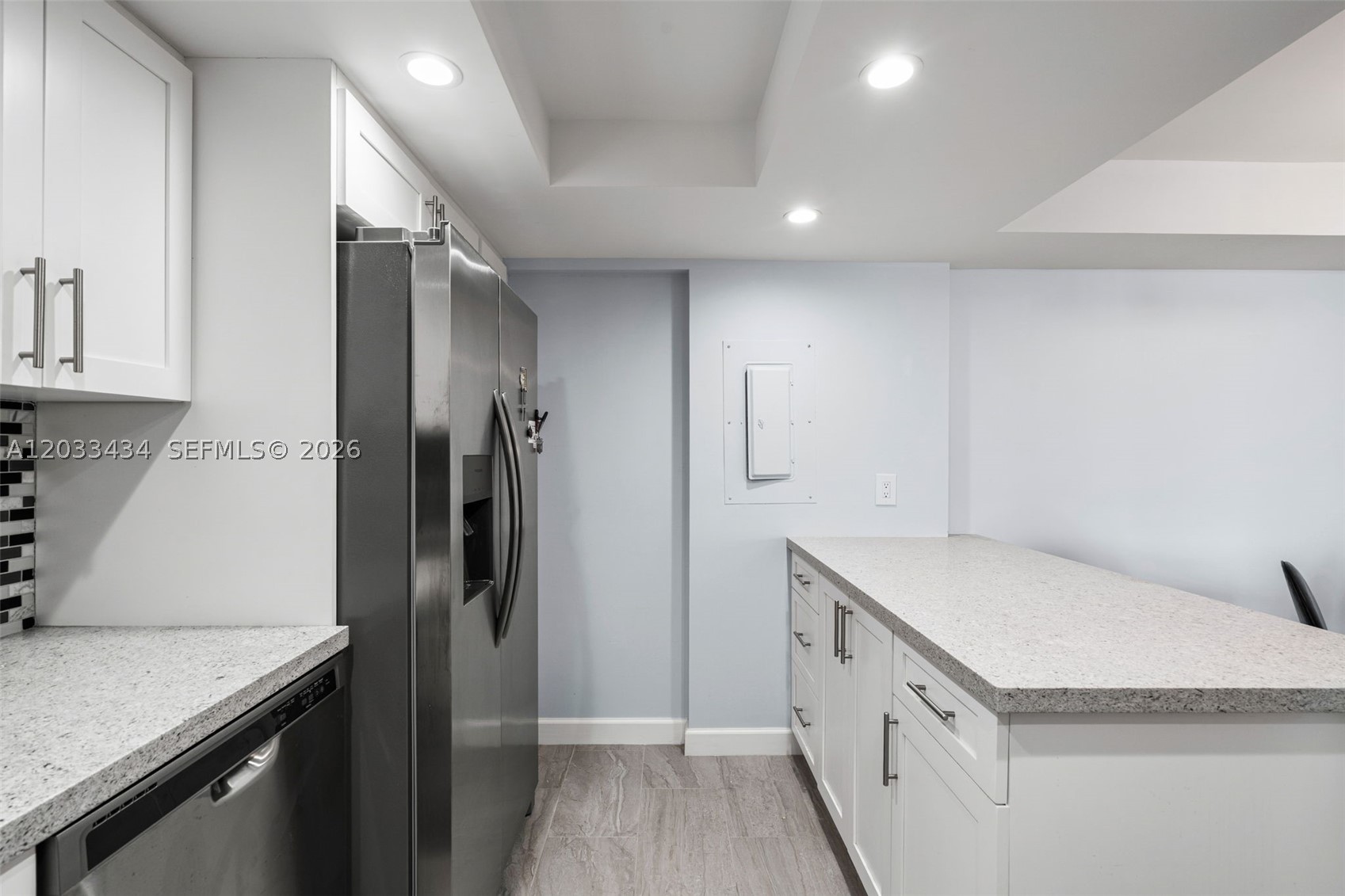 TOWERS OF QUAYSIDE CONDO - Residential