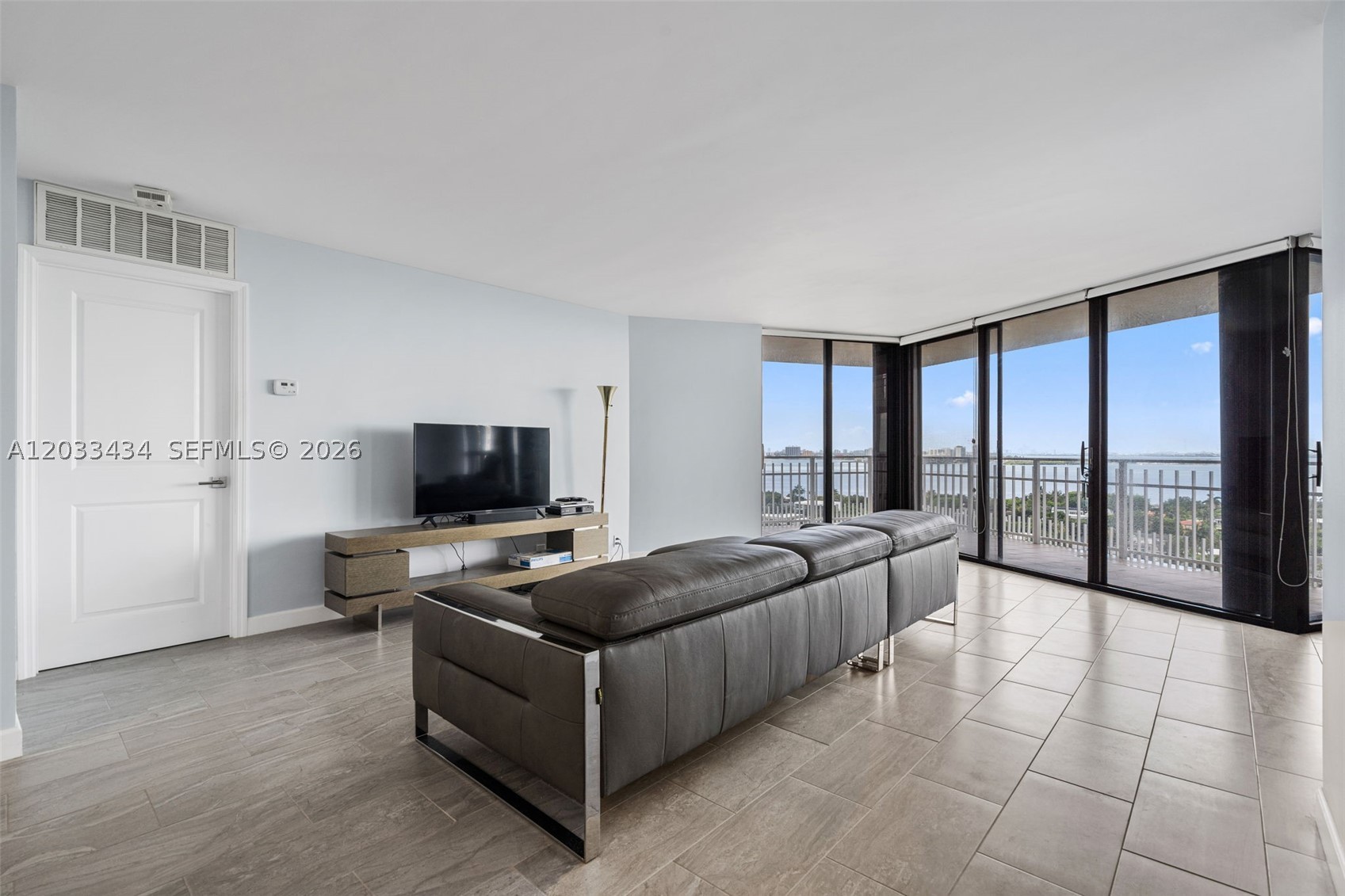 TOWERS OF QUAYSIDE CONDO - Residential