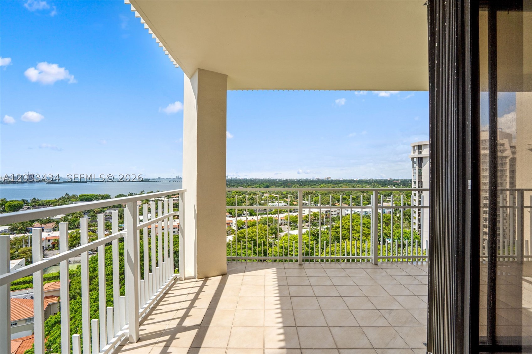 TOWERS OF QUAYSIDE CONDO - Residential