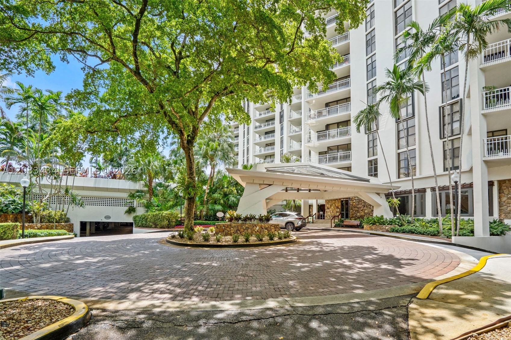 TOWERS OF QUAYSIDE CONDO - Residential