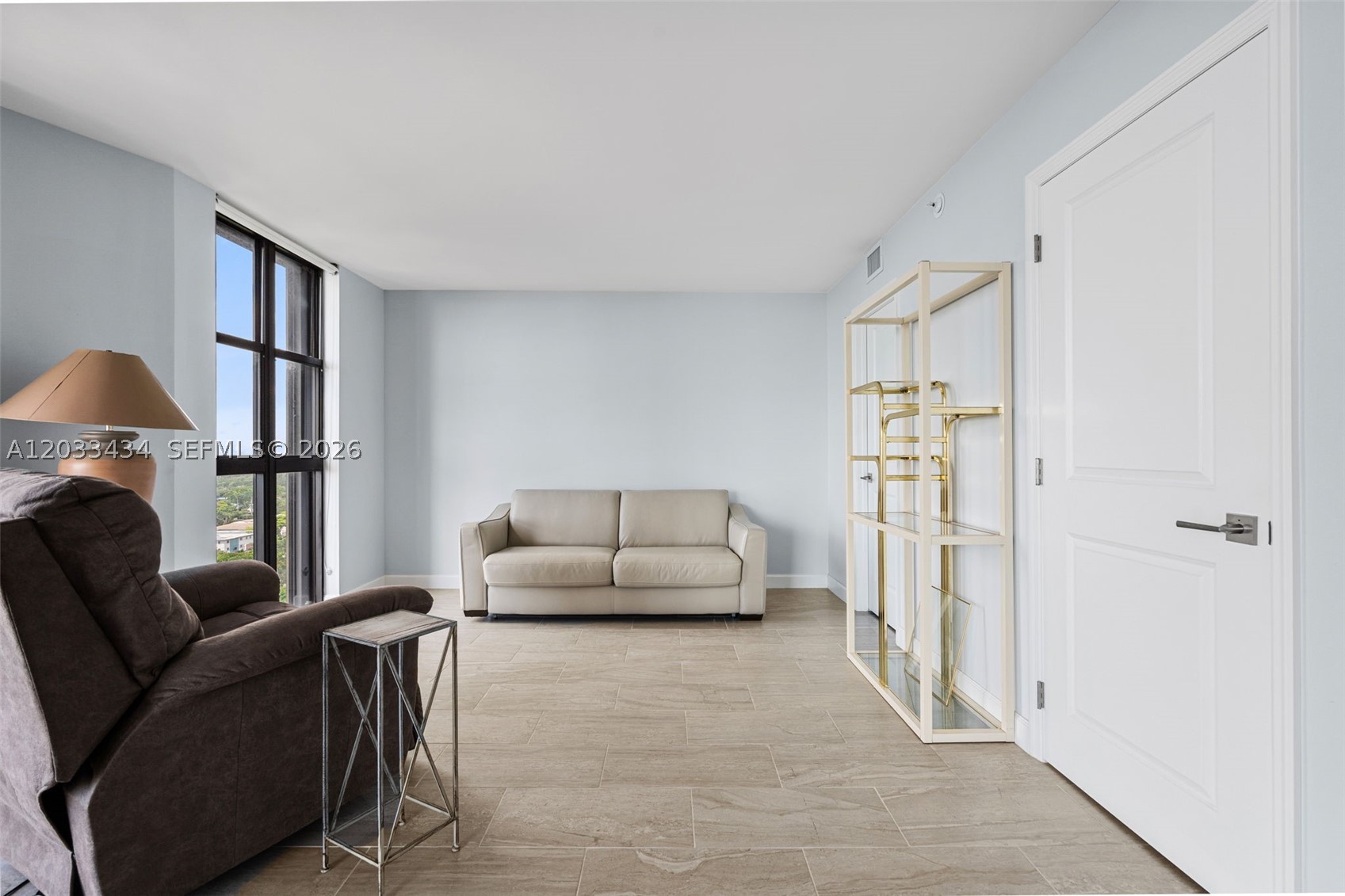 TOWERS OF QUAYSIDE CONDO - Residential