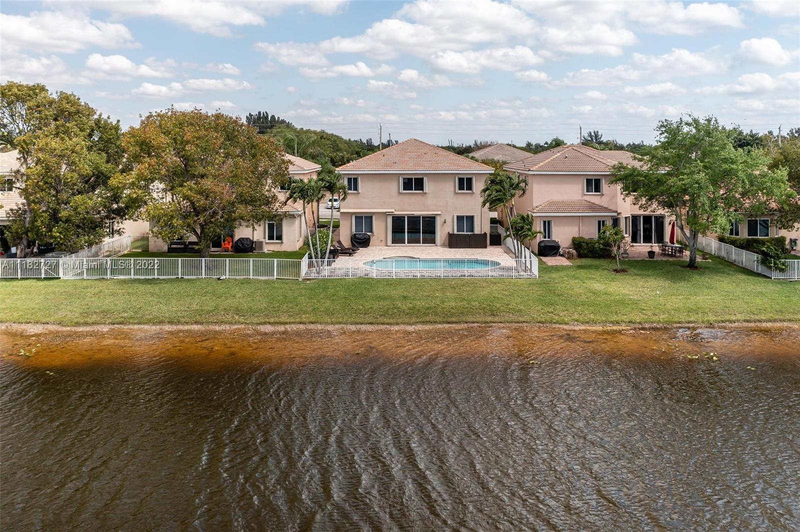 LAGUNA ISLES - Residential