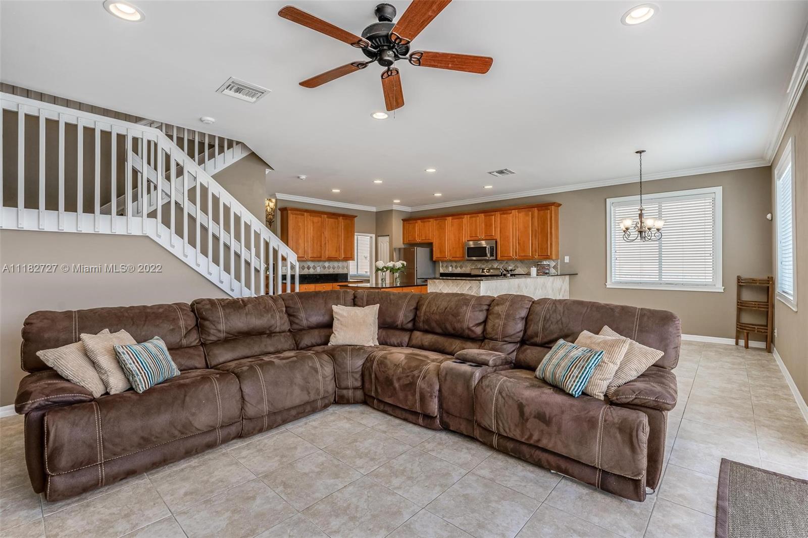 LAGUNA ISLES - Residential