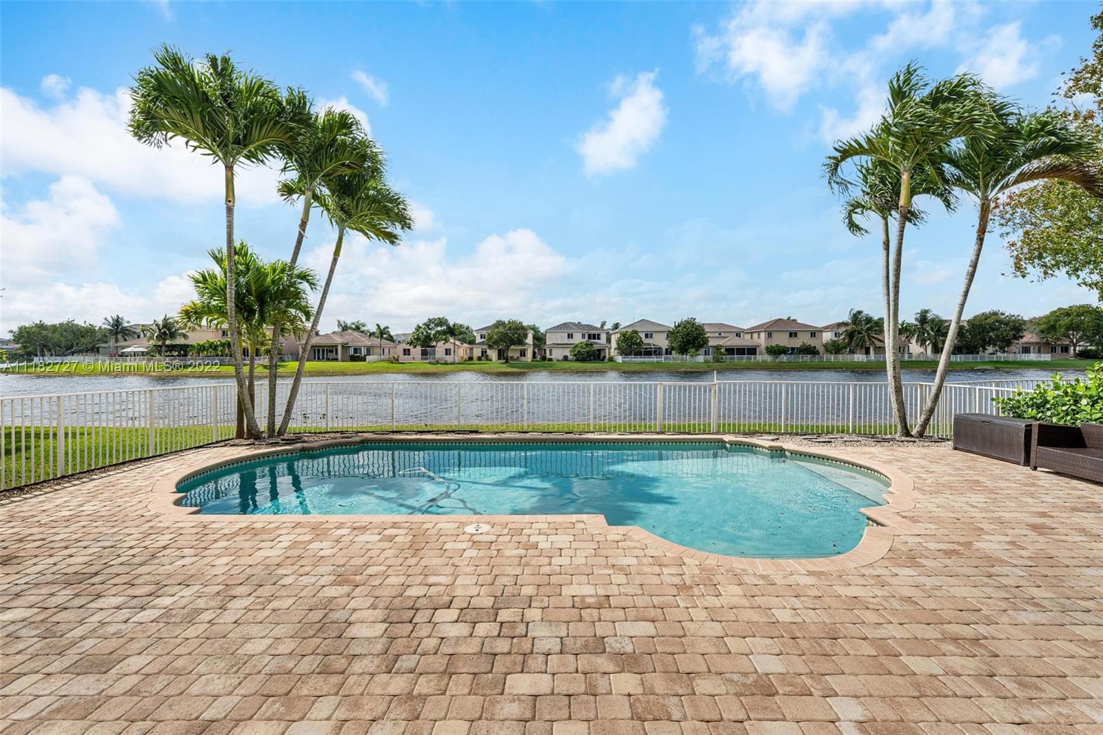 LAGUNA ISLES - Residential