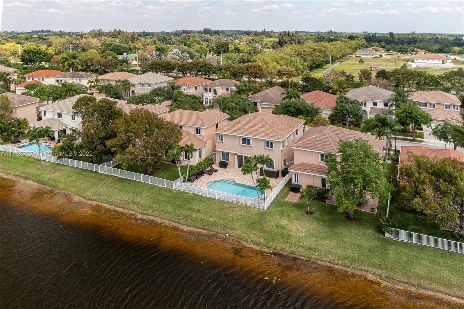 LAGUNA ISLES - Residential