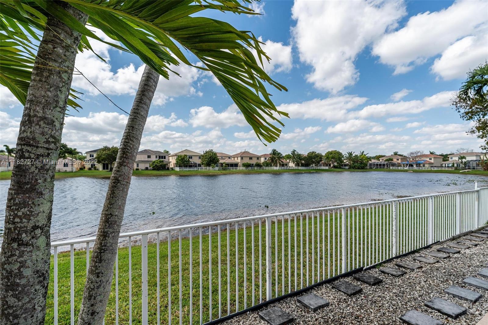 LAGUNA ISLES - Residential
