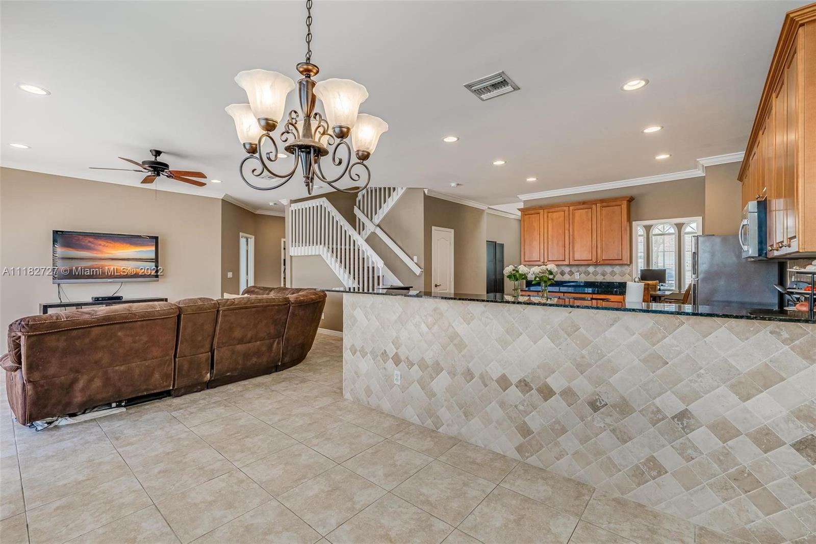 LAGUNA ISLES - Residential