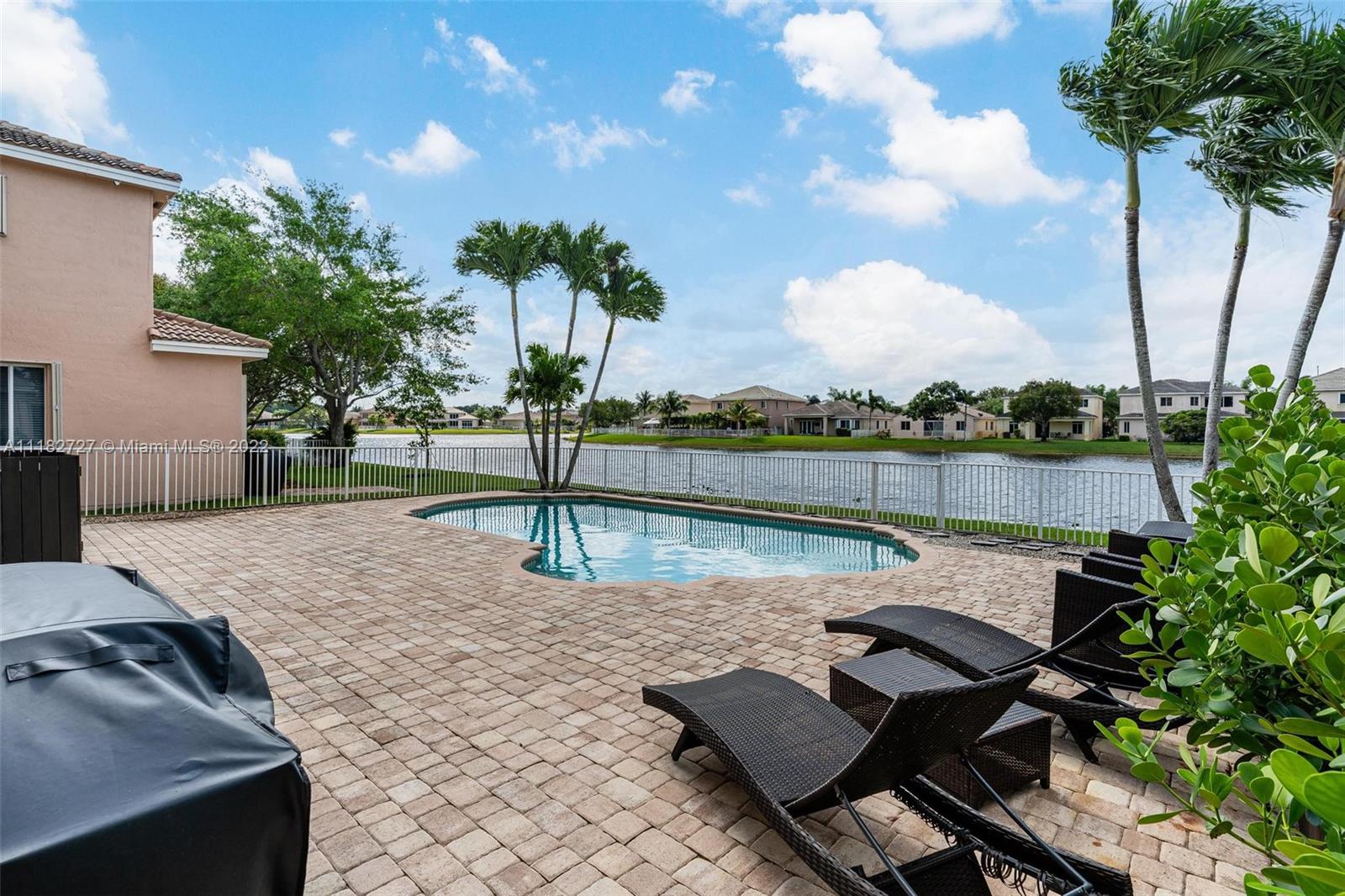 LAGUNA ISLES - Residential