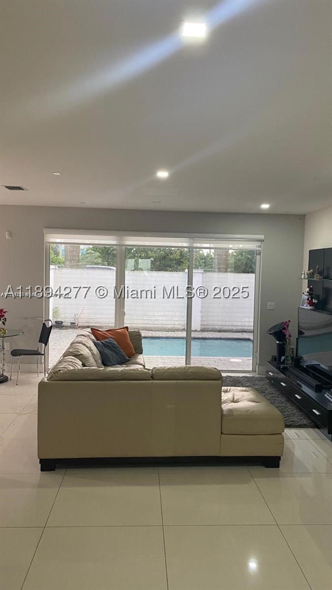 DORAL COMMONS RESIDENTIAL - Residential