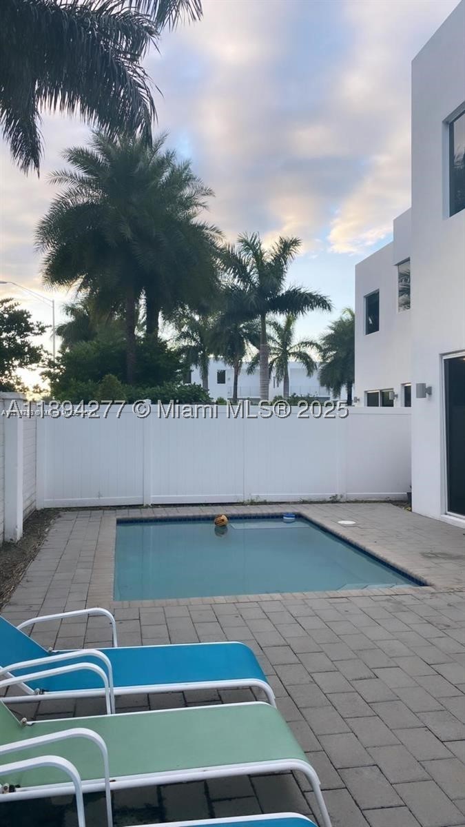DORAL COMMONS RESIDENTIAL - Residential