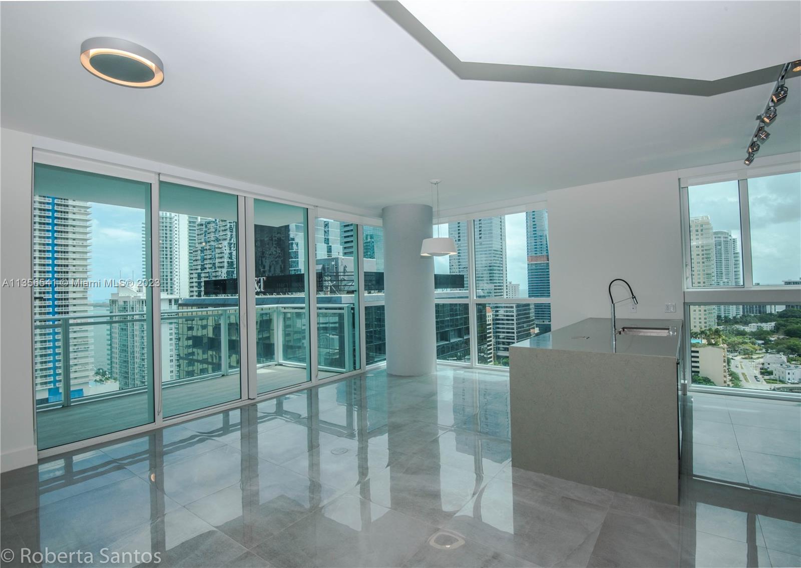Beautiful unit located in the heart of Miami's financial district. This luxury building is a 44- story located in Brickell. Completed in 2016. This 2/2  unit features views of the bay,  9 foot high ceilings with floor to ceiling glass windows, spacious walk in closets, bosch appliances, spacious balcony, and European- style cabinetry with silestone countertops.