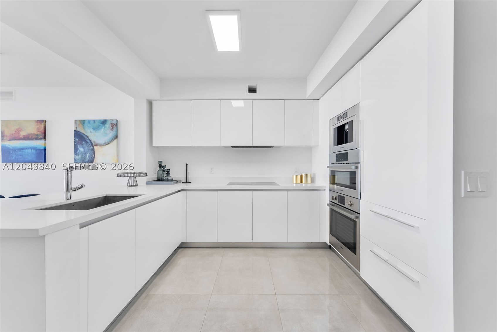 PARQUE TOWERS CONDO - Residential Lease