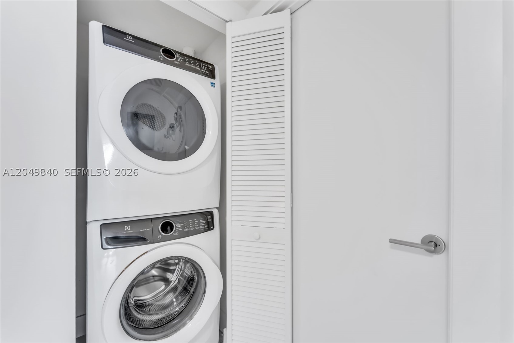 PARQUE TOWERS CONDO - Residential Lease