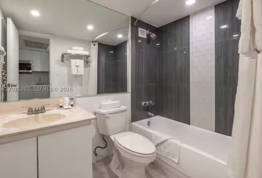 THE AVENTURA BEACH CLUB C - Residential