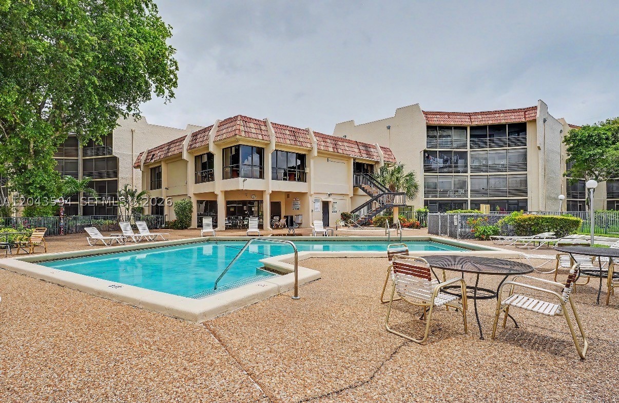 PLANTATION CLUB B CONDO - Residential