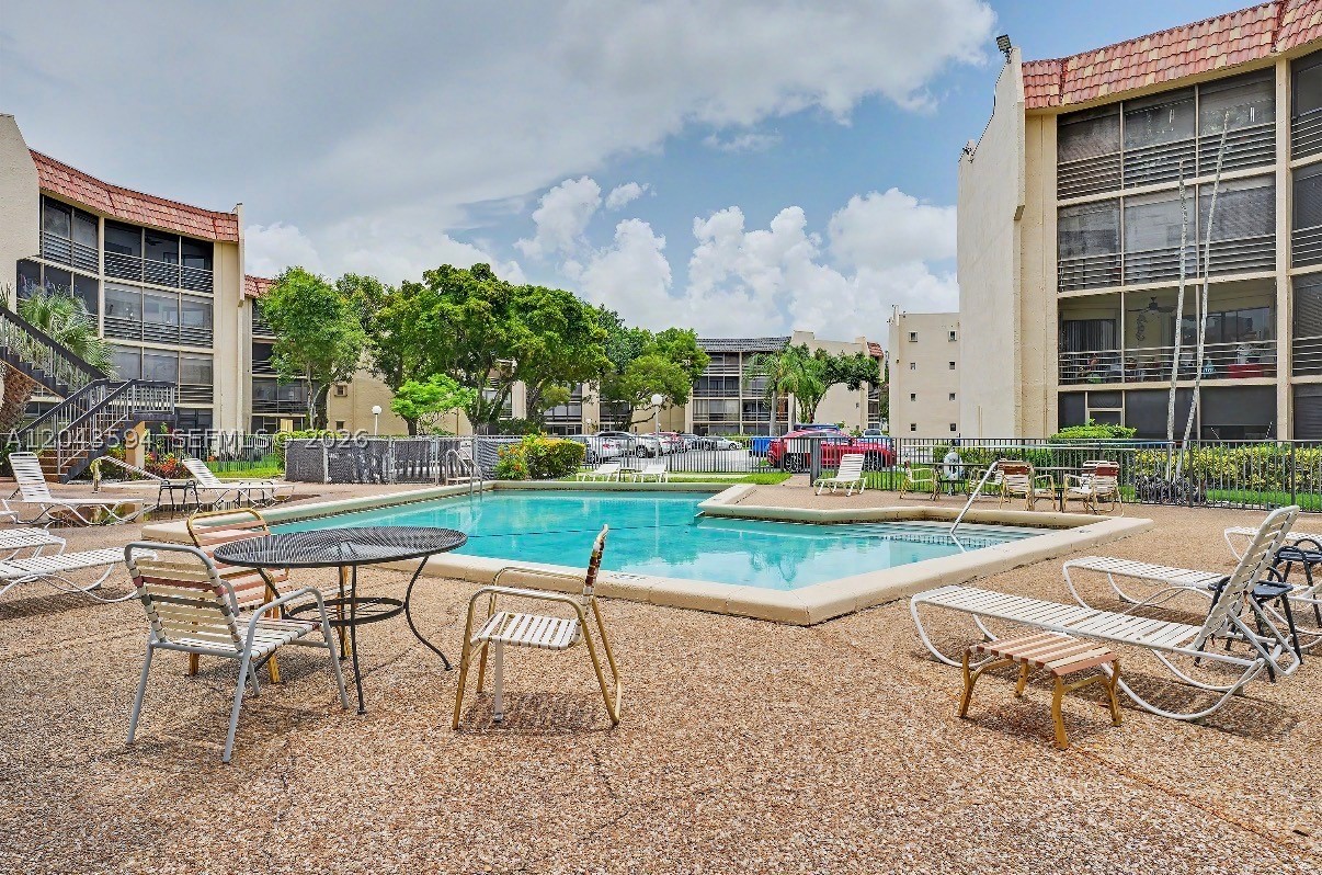 PLANTATION CLUB B CONDO - Residential