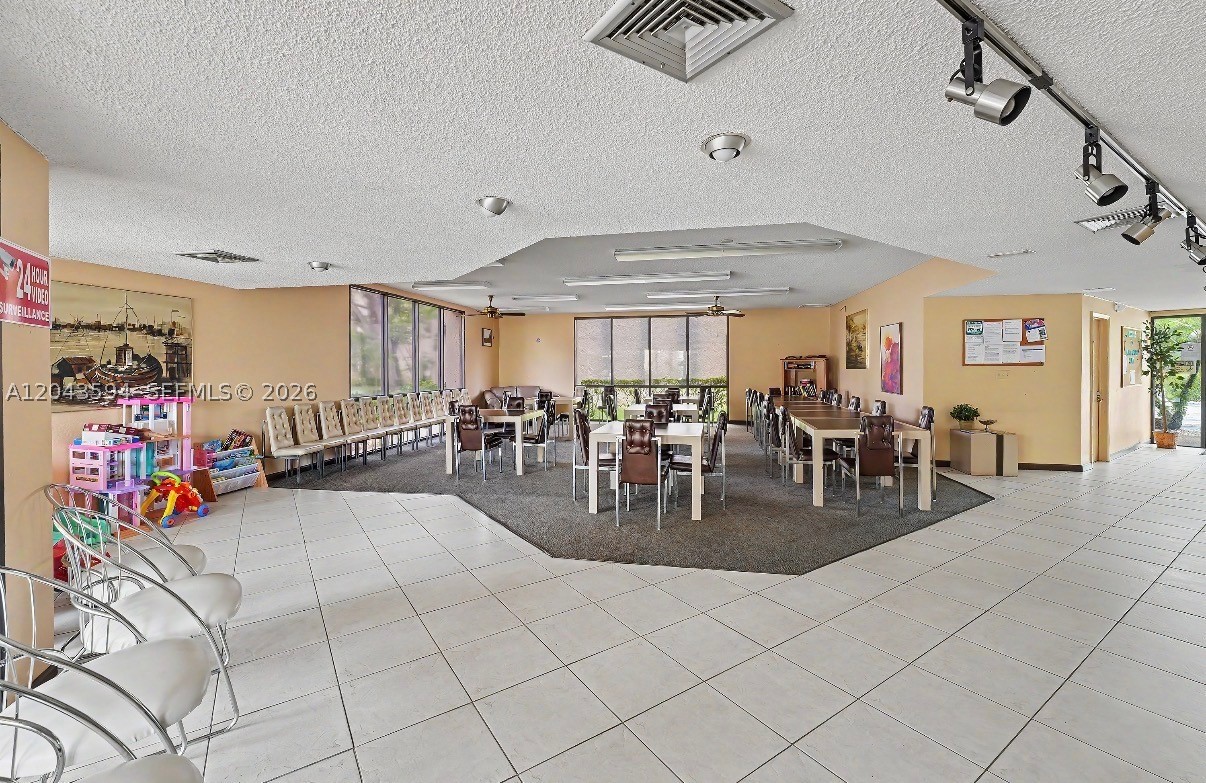 PLANTATION CLUB B CONDO - Residential