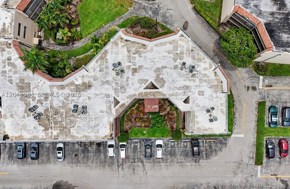 PLANTATION CLUB B CONDO - Residential