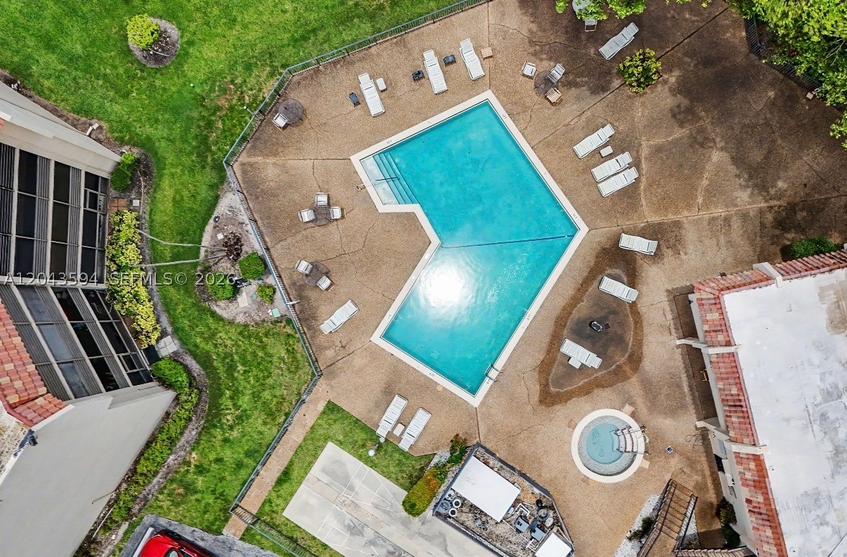 PLANTATION CLUB B CONDO - Residential