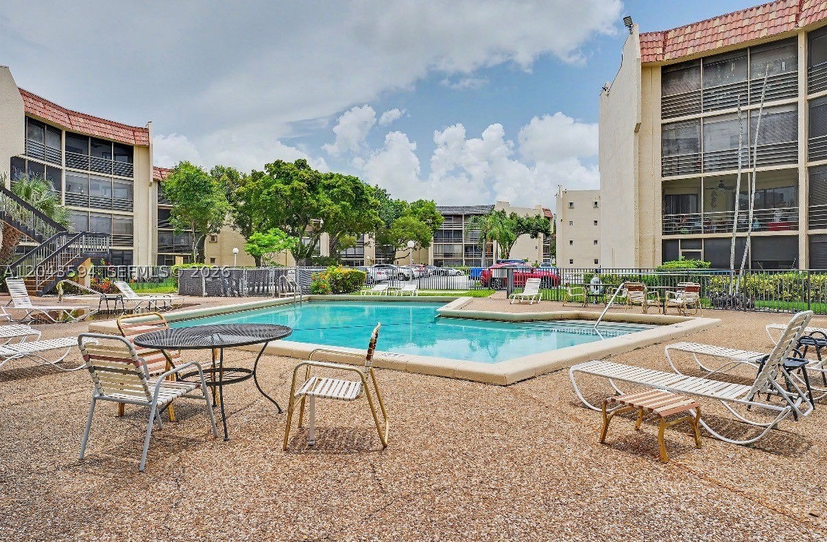 PLANTATION CLUB B CONDO - Residential