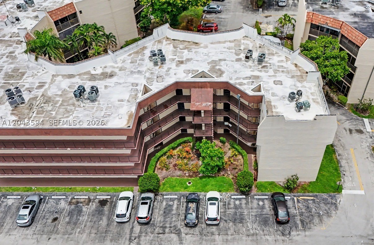 PLANTATION CLUB B CONDO - Residential