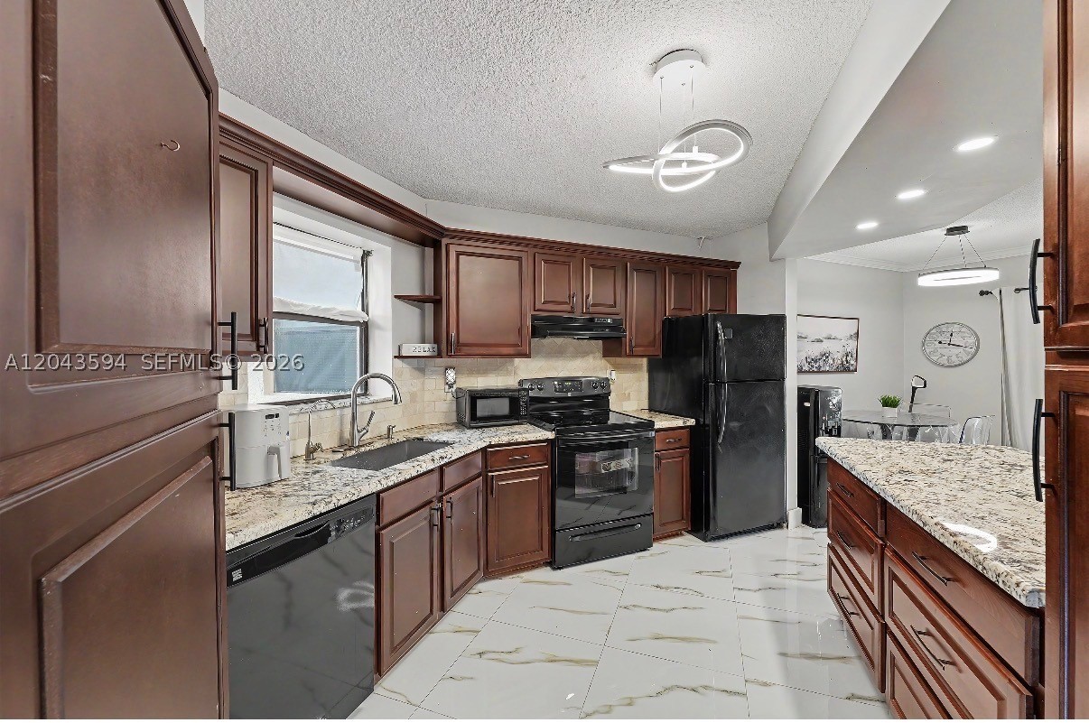 PLANTATION CLUB B CONDO - Residential
