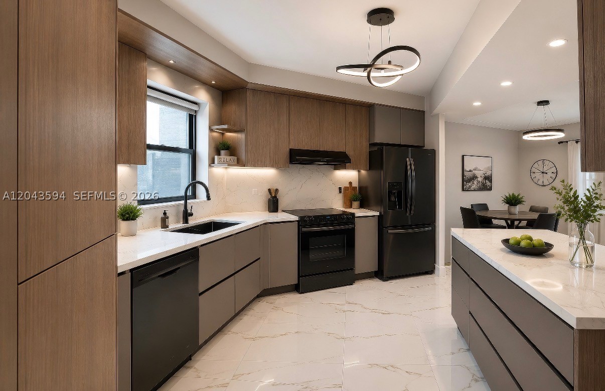 PLANTATION CLUB B CONDO - Residential