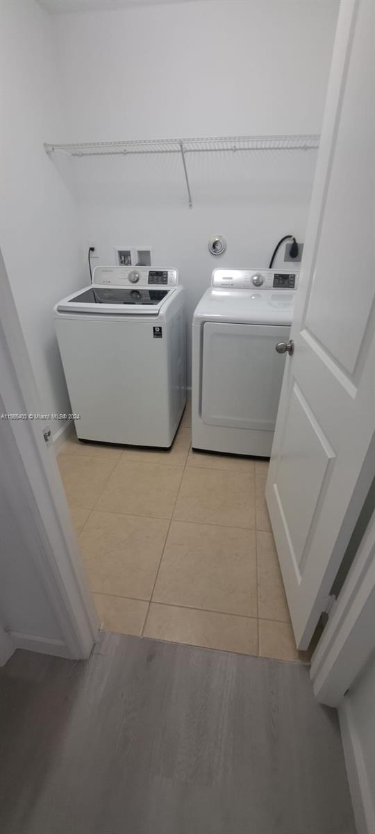 CHAMPION LAKES - Residential Lease