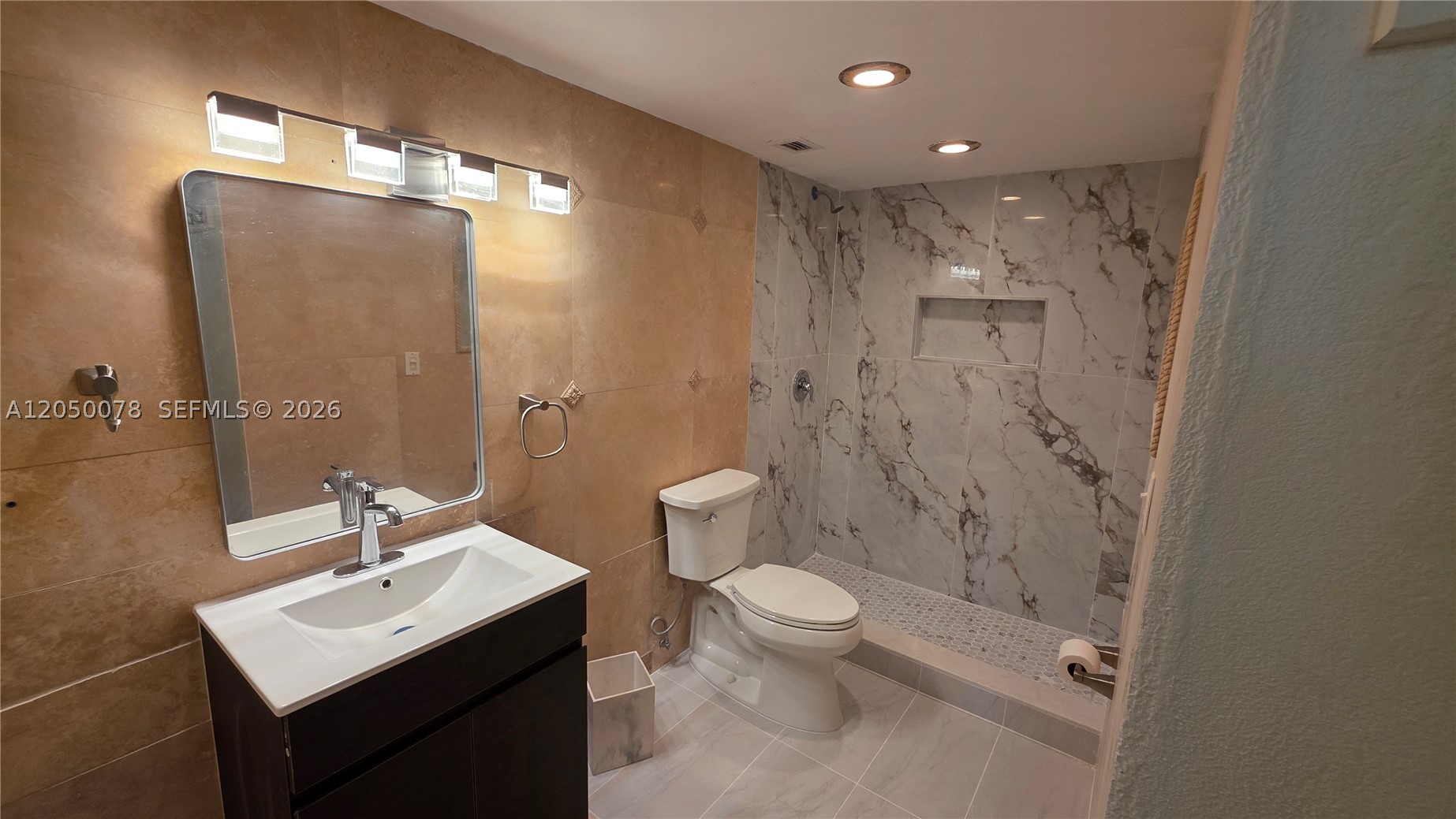 BUCKLEY TOWERS CONDO - EA - Residential Lease