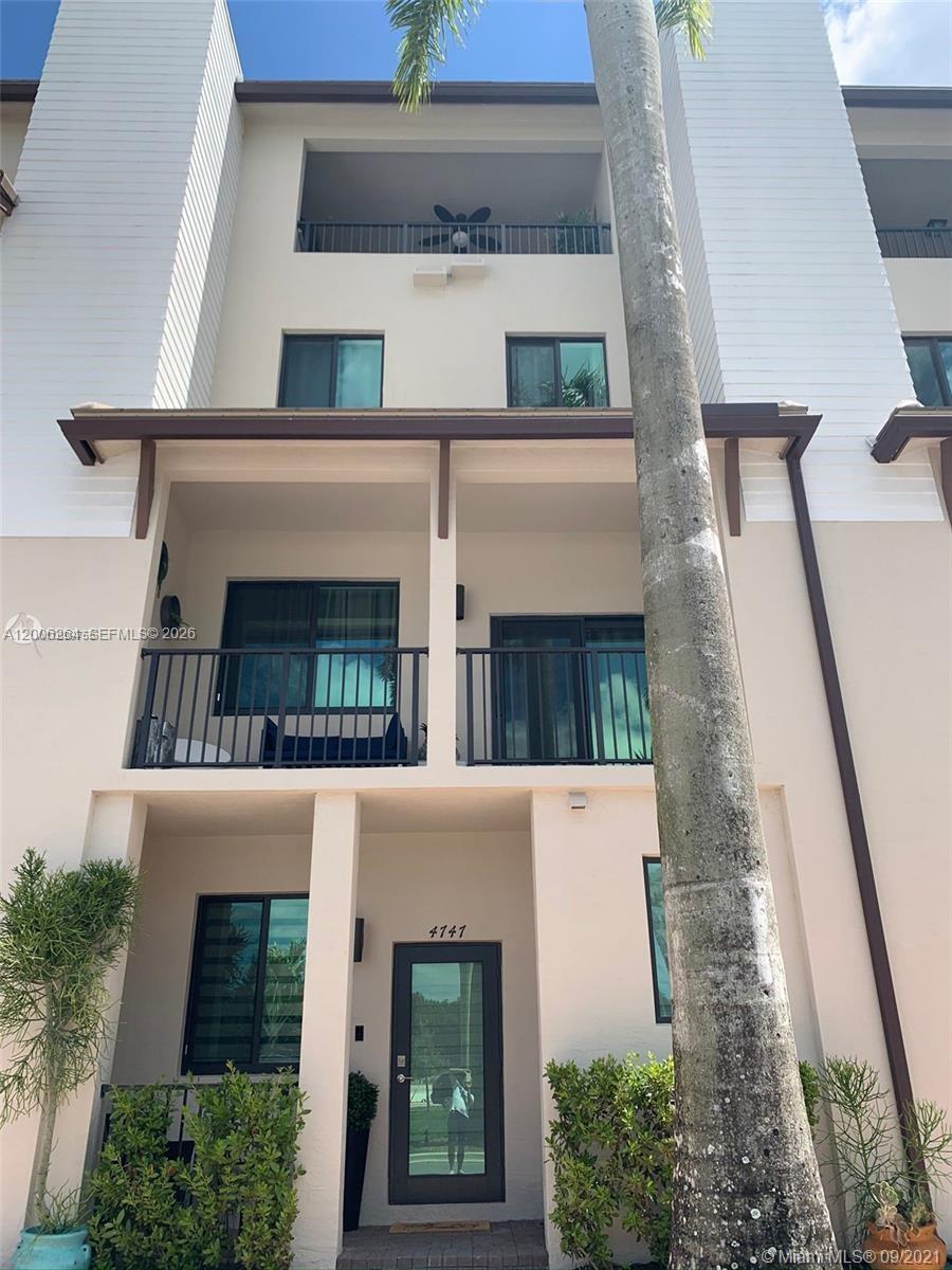 DOWNTOWN DORAL SOUTH PHAS - Residential