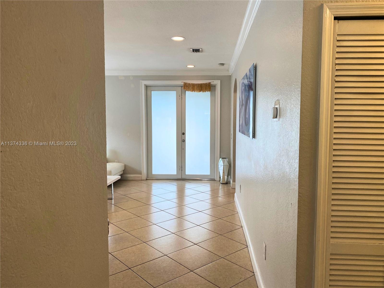 ROYALTON SUB - Residential