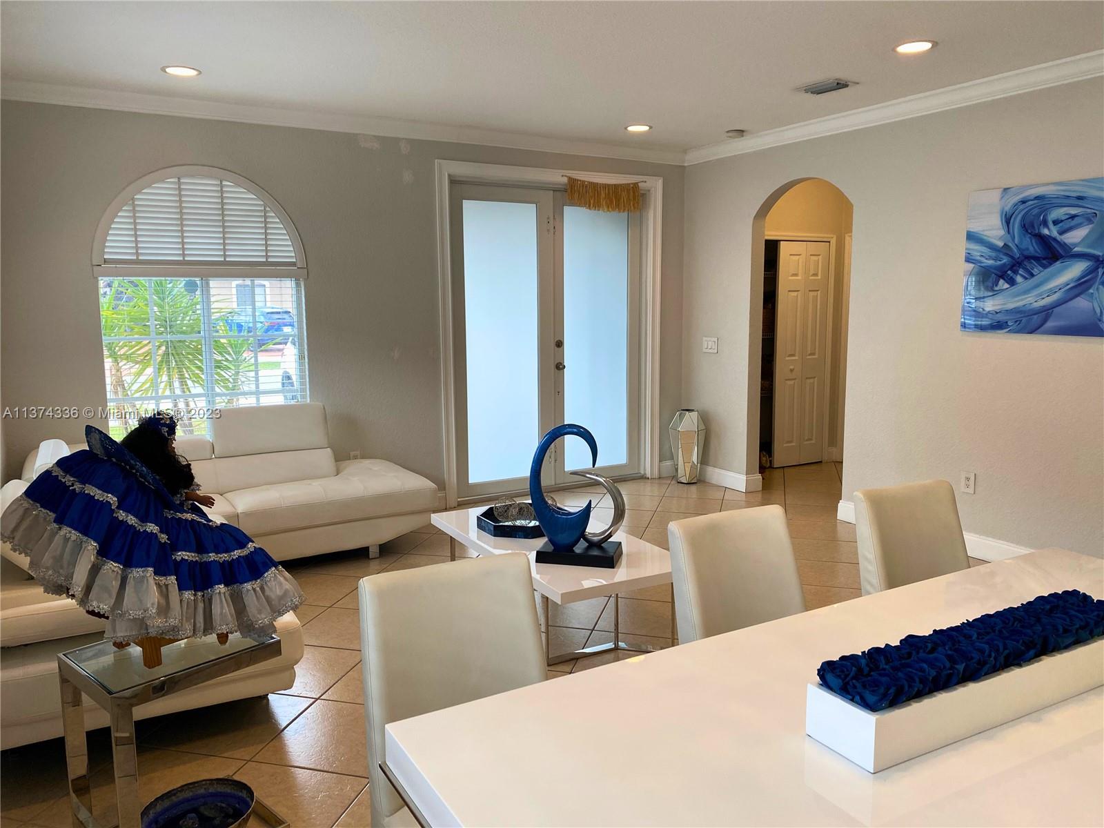 ROYALTON SUB - Residential