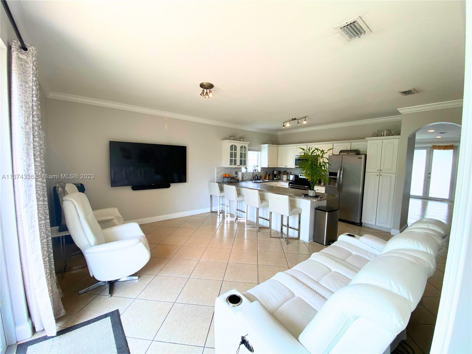 ROYALTON SUB - Residential