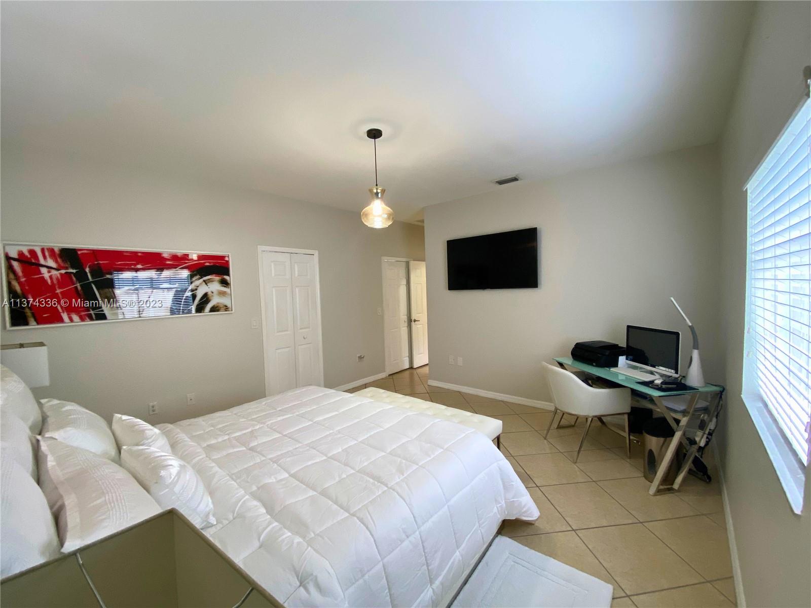 ROYALTON SUB - Residential
