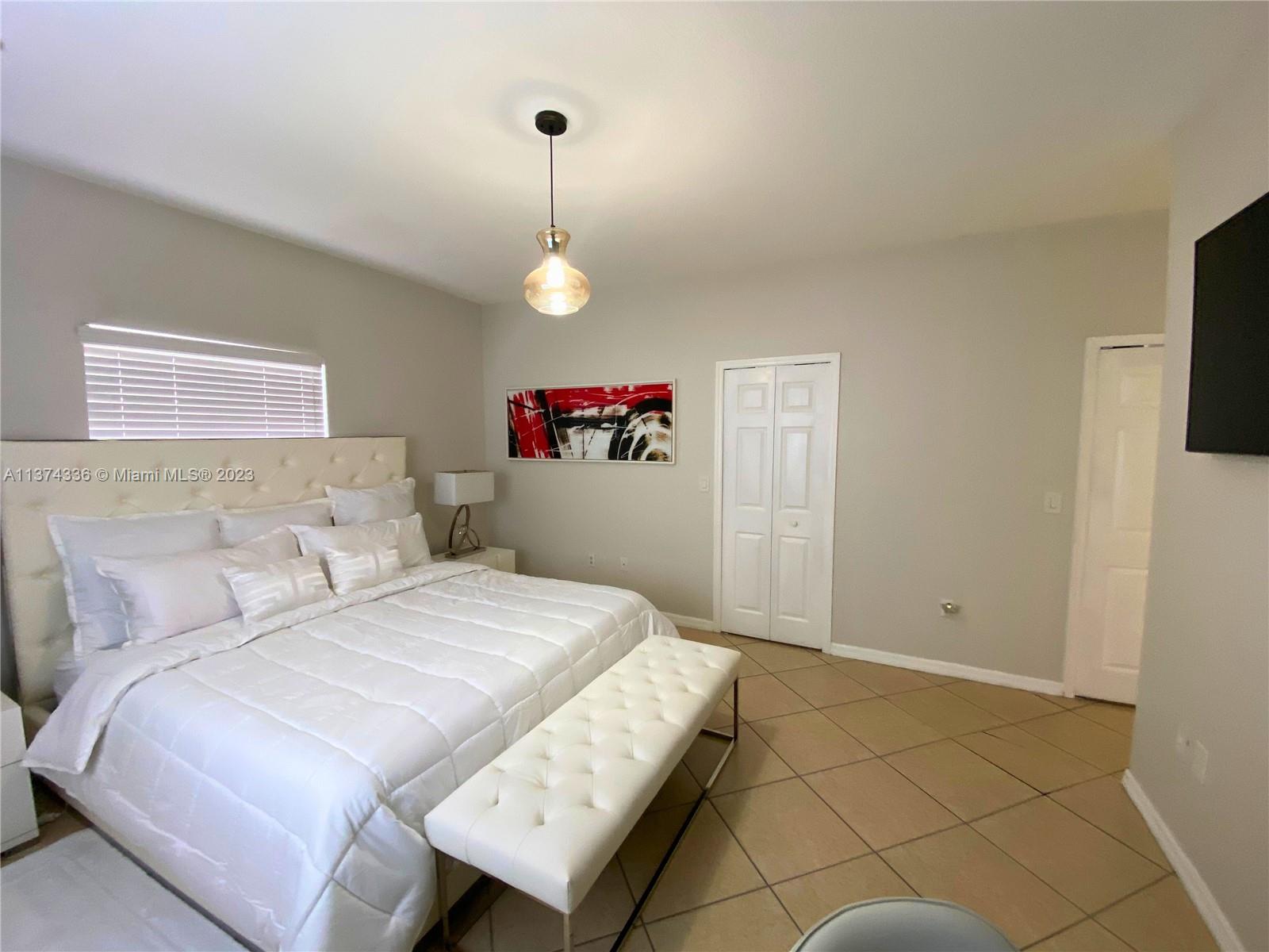 ROYALTON SUB - Residential