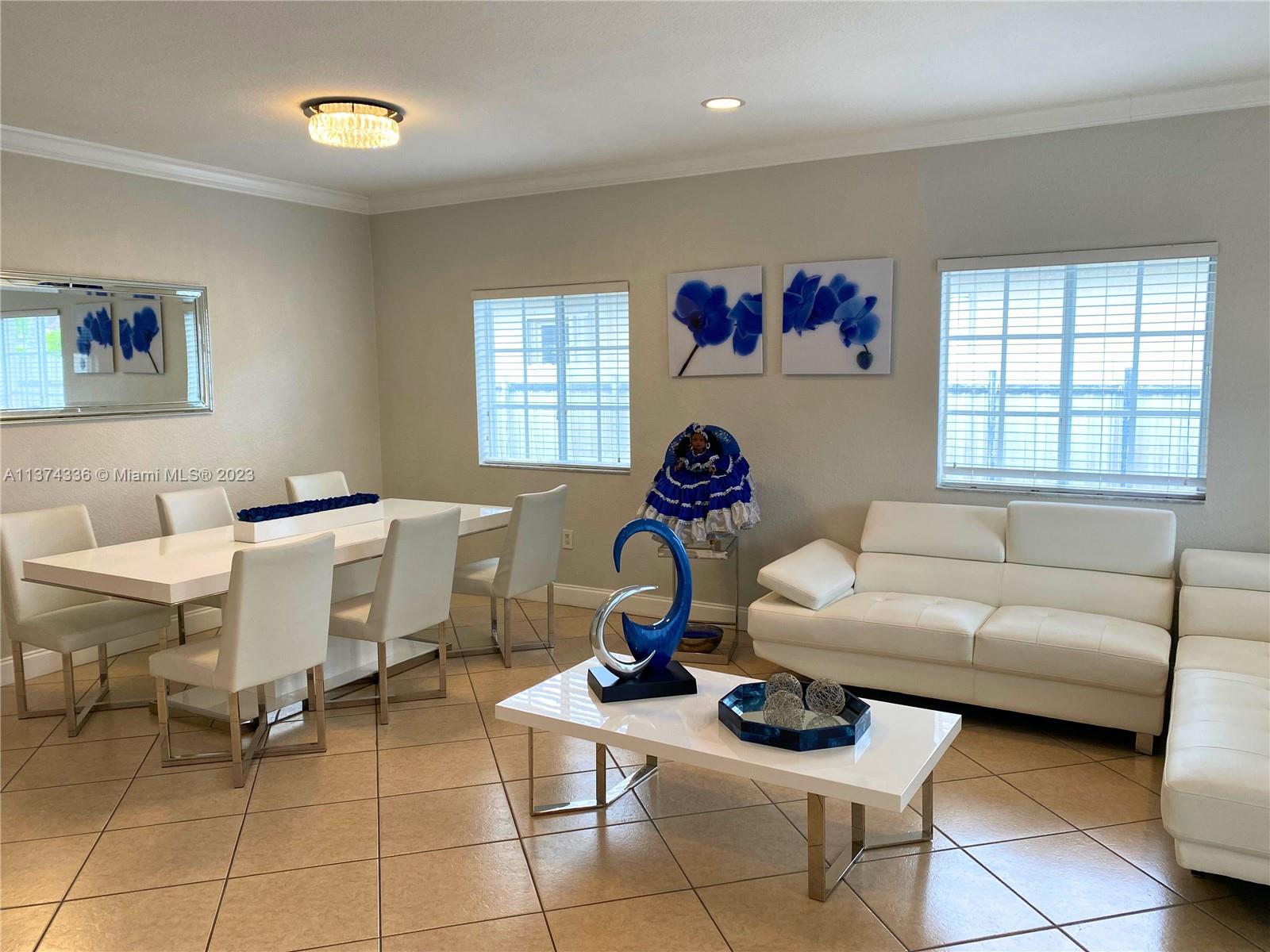 ROYALTON SUB - Residential