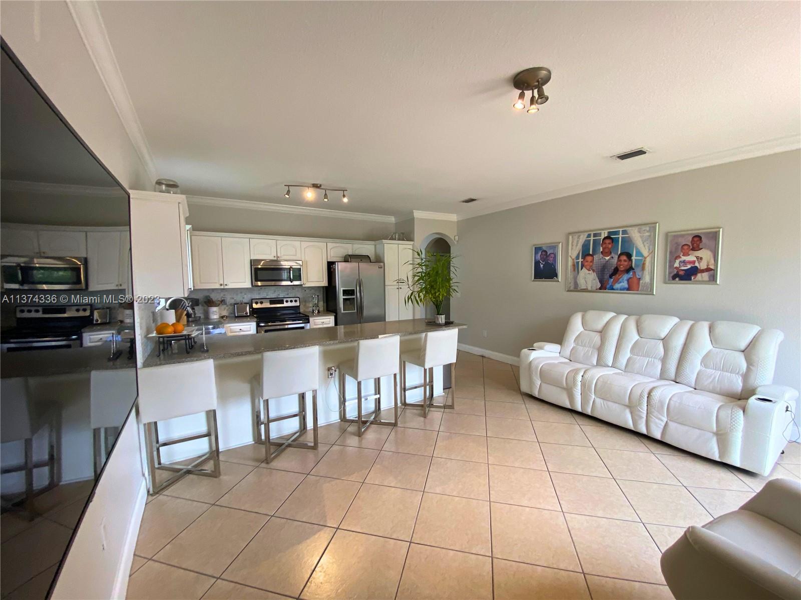 ROYALTON SUB - Residential