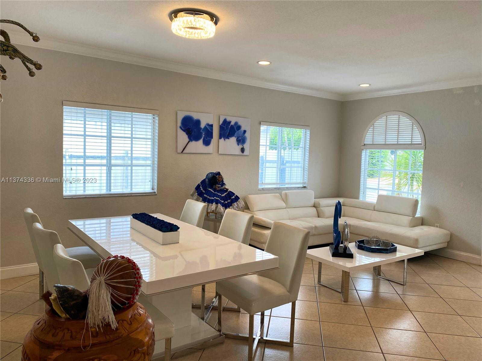 ROYALTON SUB - Residential