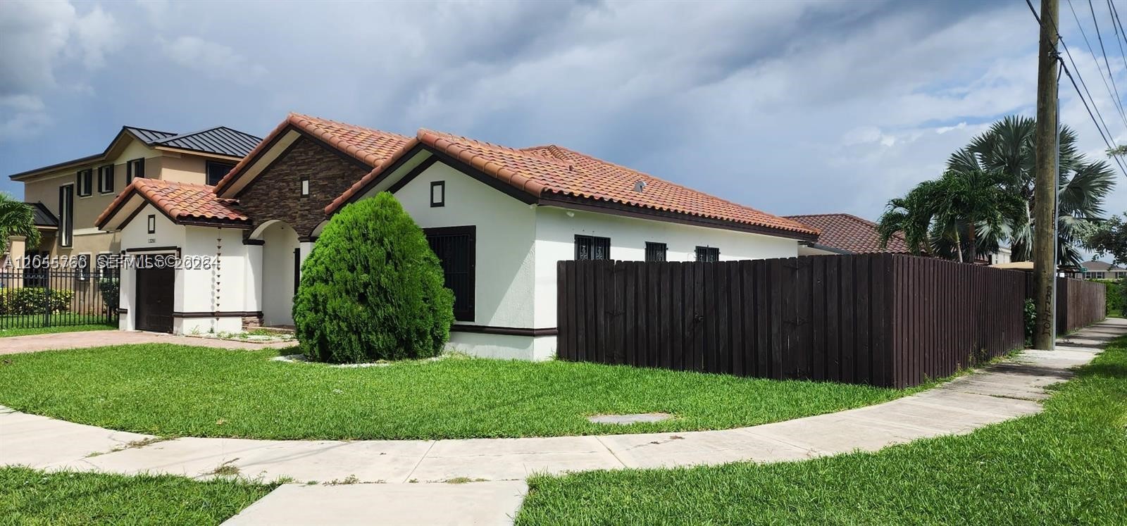 VILLA LAS ROSAS - Residential Lease